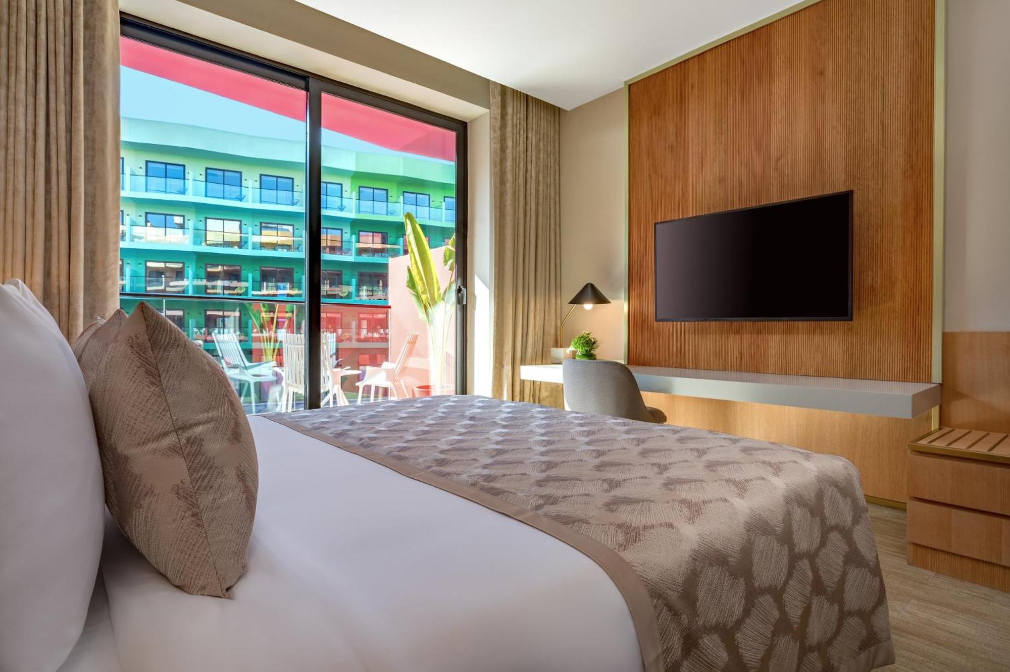 Voco Monaco Dubai By Ihg, Adults Only, World Islands Hotel Exterior photo Deluxe room